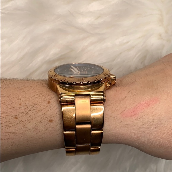 Michael Kors Oversized Everest Gold Tone Watch - Picture 5 of 8